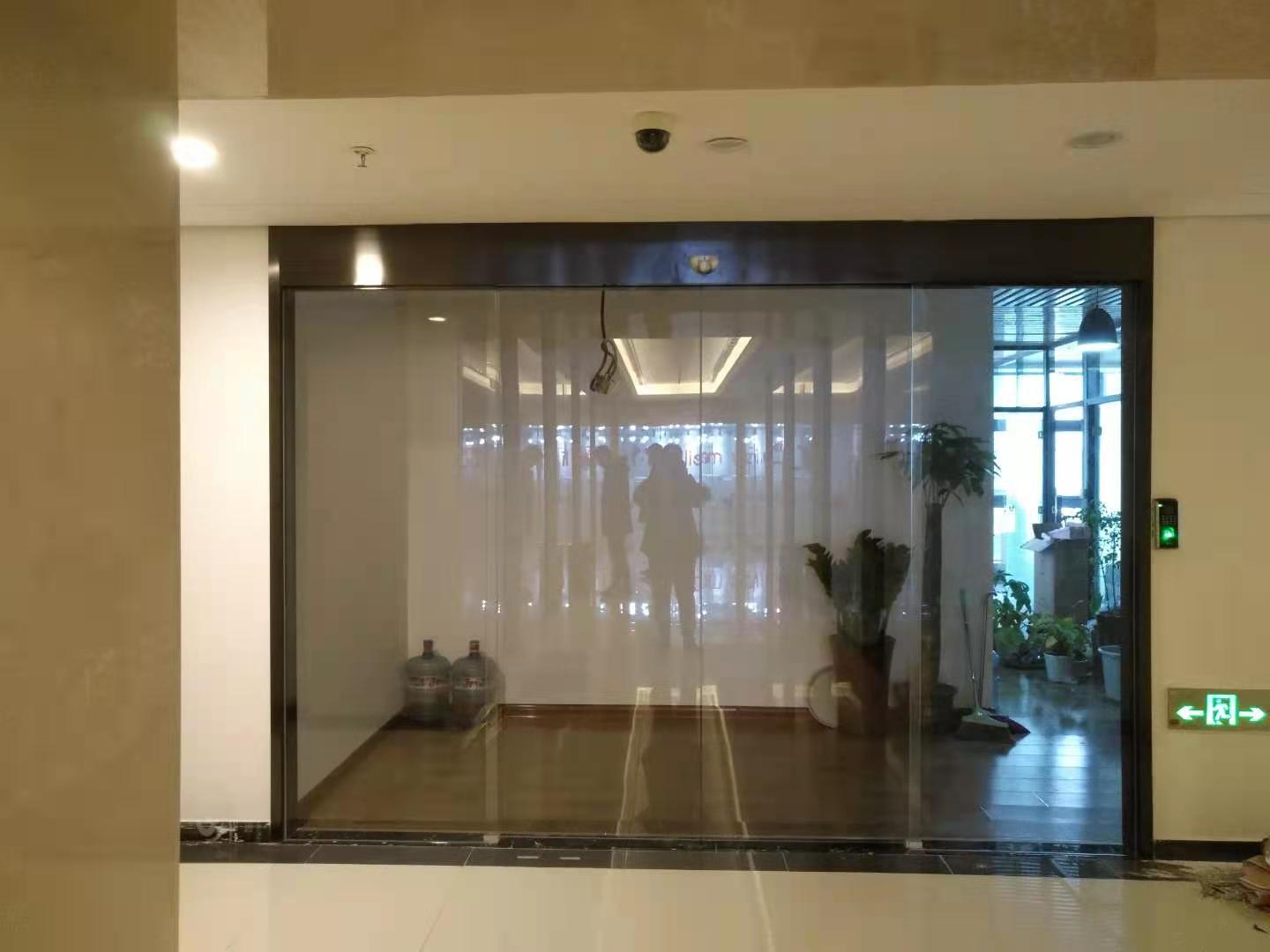 肯德基門的玻璃搬運安裝以及保護事項